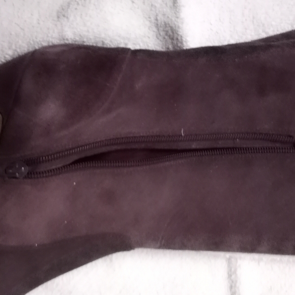 Boots - Picture 3 of 7